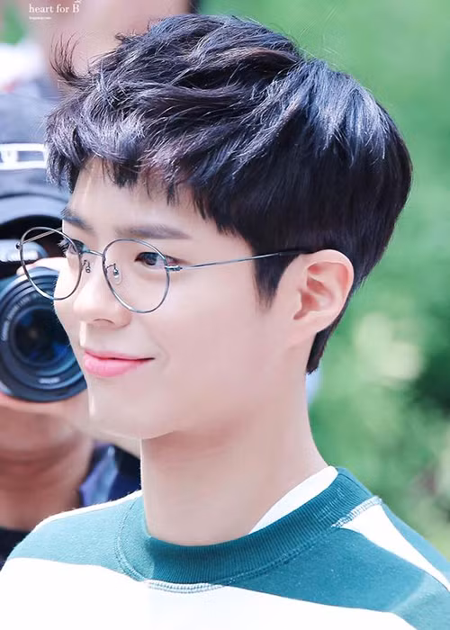 Vào cuối tháng 1/2019, nam diễn viên không còn tương tác với Song Hye Kyo.