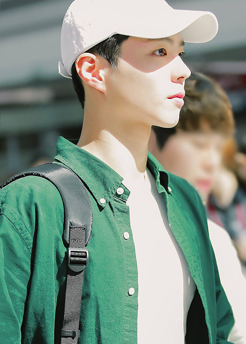 Về tin đồn là người thứ ba chen vào cuộc hôn nhân của đàn anh thân thiết, Park Bo Gum một mực phủ nhận.