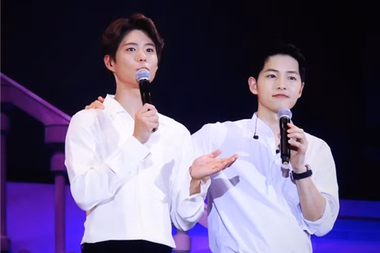 Trong đám cưới của Song Joong Ki và Song Hye Kyo, Park Bo Gum là một trong những khách mời.