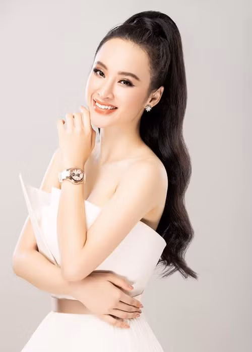 Angela Phương Trinh cũng từng công khai chuyện bị đại gia gạ tình 20.000 USD chỉ để gặp mặt.