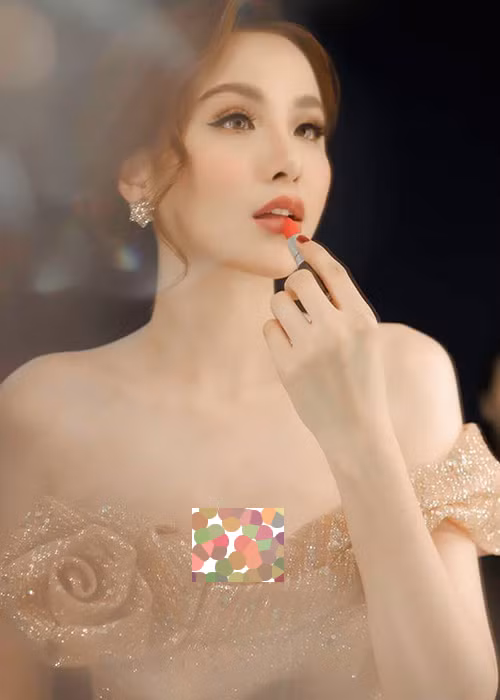 “400 triệu USD chị còn không cần đó. Chị nổi tiếng là bất cần tiền mà em”, người đẹp nhắn nhủ người gạ gẫm.