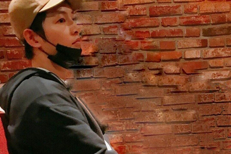 Trong khi Song Hye Kyo nghỉ đóng phim trong năm nay, Song Joong Ki lại nhận các dự án mới.