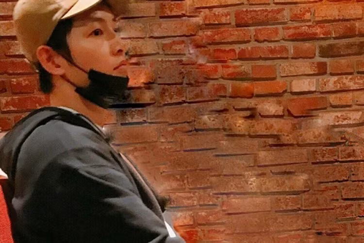 Trong khi Song Hye Kyo nghỉ đóng phim trong năm nay, Song Joong Ki lại nhận các dự án mới.