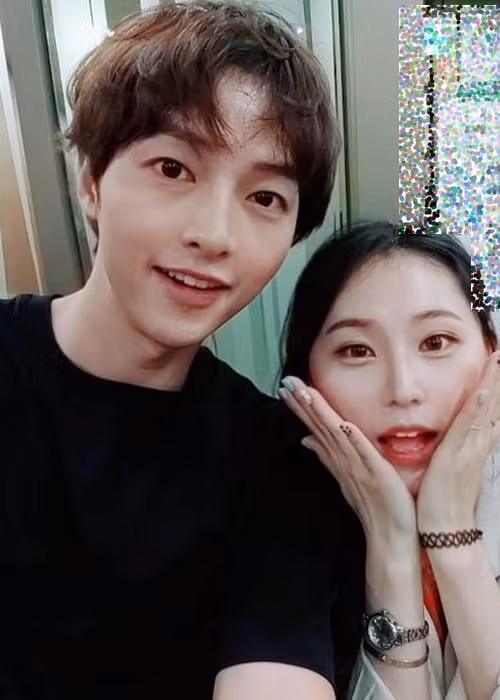 Còn Song Joong Ki chuyển đến sống cùng người thân ở Seoul.