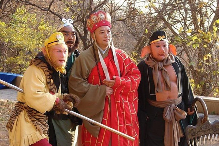 " Tây du ký 1986" được xem là phiên bản thành công nhất. Phim quy tụ dàn diễn viên nổi tiếng: Lục Tiểu Linh Đồng, Trì Trọng Thụy, Mã Đức Hoa, Tả Đại Phân, Chu Quảng Long. Cùng soi cuộc sống hiện tại của dàn sao “Tây du ký” phiên bản 1986. Ảnh: Plo