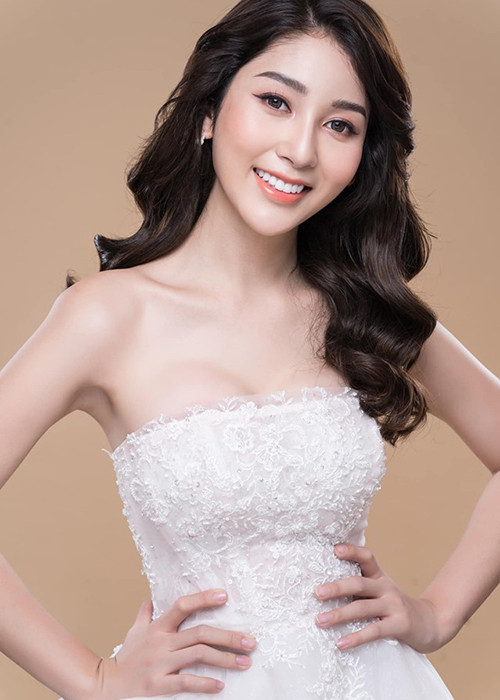 Người tình tin đồn của Khắc Tiệp sử dụng thành thạo 4 thứ tiếng: Anh, Thái, Lào và Việt Nam.