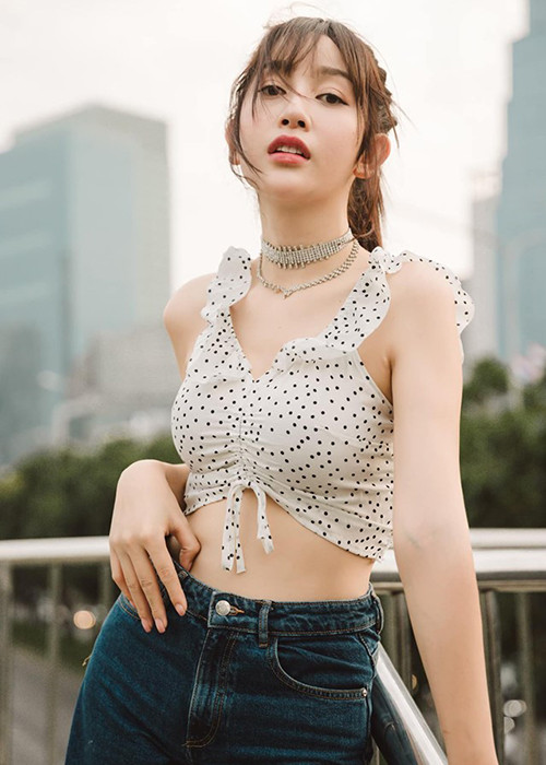 Cô từng đoạt ngôi vị Á hậu cuộc thi Hoa hậu doanh nhân Việt Nam toàn cầu 2018 tổ chức tại Đài Loan.