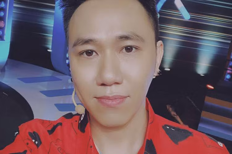 Trấn Thành và Anh Đức quen nhau từ hồi còn học lớp 7. Khi Trấn Thành đậu trường Sân khấu và Điện ảnh TP HCM, anh bắt bạn thân vào thi cùng trường với mình.