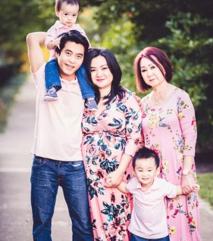 Hình ảnh gia đình hạnh phúc của "bé" Xuân Mai.