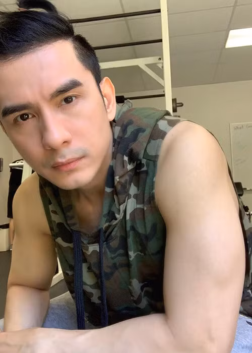 Người hâm mộ khen ngợi Đan Trường có vóc dáng chuẩn hơn thời còn trẻ.