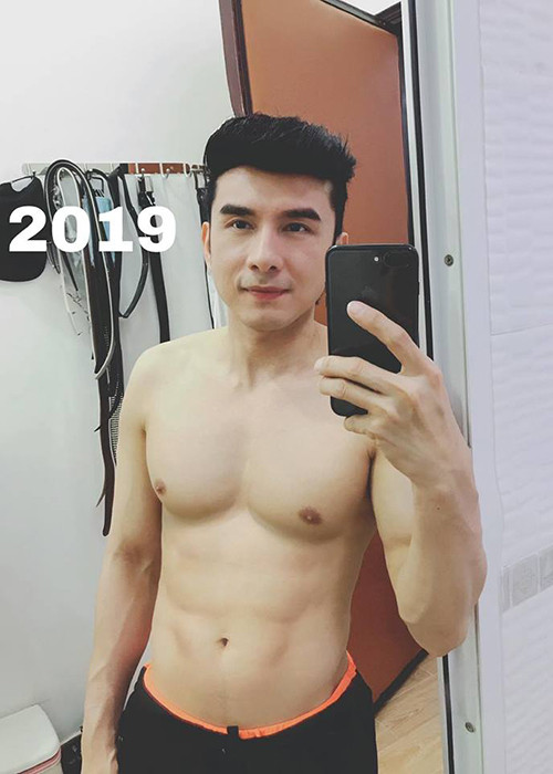 Ngoài gương mặt trẻ mãi không già, Đan Trường còn sở hữu thân hình săn chắc ở tuổi 43.