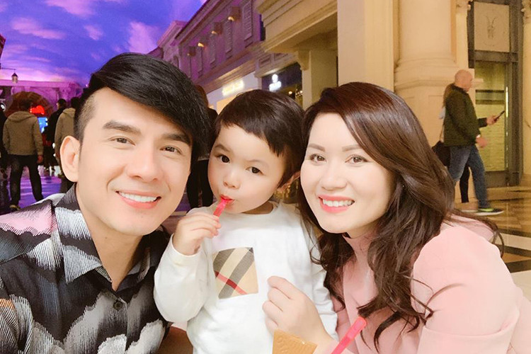 Để có được hạnh phúc như ngày hôm nay, vợ chồng Đan Trường - Thủy Tiên đã phải vượt qua nhiều sóng gió.