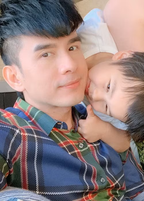 Giọng ca "Tình khúc vàng" hiện có tổ ấm vô cùng hạnh phúc bên vợ doanh nhân và con trai.