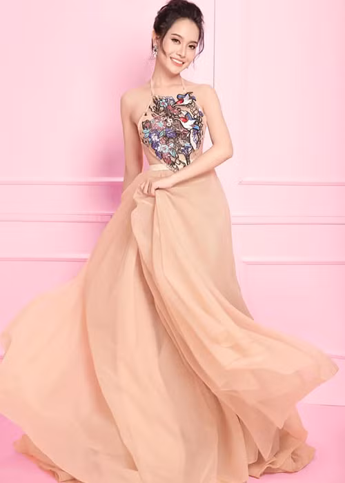 Phương Vy đã trải qua rất nhiều khó khăn để có thể mang hình hài người phụ nữ như hiện tại.