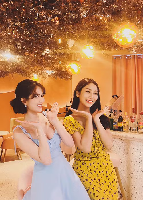 2 bóng hồng của Vũ Khắc Tiệp tỏ ra khá thân thiết trong thời gian gần đây.