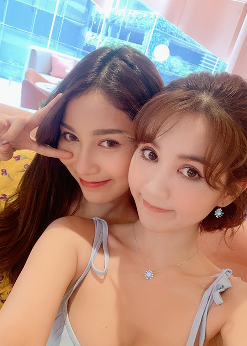 Ngọc Trinh mới đây khoe loạt ảnh chụp bên Angelploy.