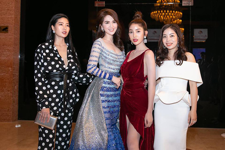 Ngọc Trinh và hot girl mang 4 dòng máu có nhiều cơ hội để đọ vẻ gợi cảm.