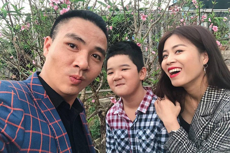 Con trai riêng của Mạnh Hùng đang sống cùng mẹ tại TP HCM, thi thoảng mới ra Hà Nội gặp bố.