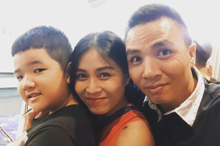 Mỗi lần gặp con riêng của Mạnh Hùng, Hoàng Linh đều tỏ rõ sự quan tâm, dành tình cảm cho cậu nhóc này.