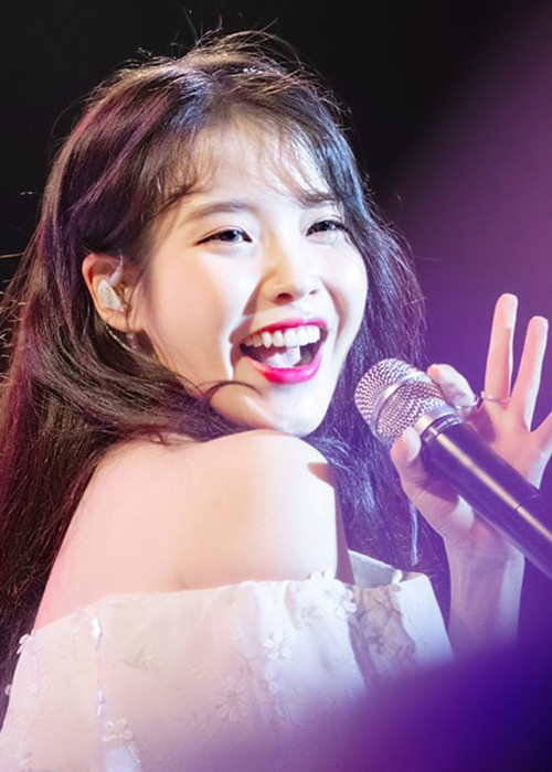 IU được đánh giá cao về giọng hát lẫn khả năng diễn xuất.