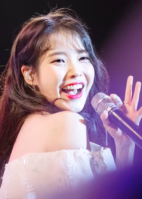 IU được đánh giá cao về giọng hát lẫn khả năng diễn xuất.