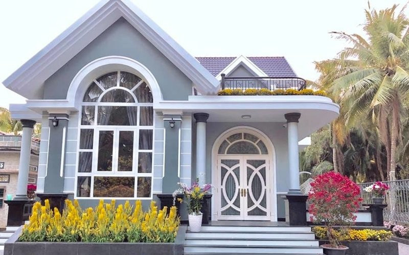 Tuy có nhiều nỗ lực trong việc đóng phim nhưng Đoàn Minh Tài vẫn không thể nổi bật lên được. Mới đây, anh chàng đổi tên từ Thanh Tài thành Minh Tài và khoe biệt thự mới xây tặng bố mẹ cũng như tiết lộ dự định kết hôn của mình.