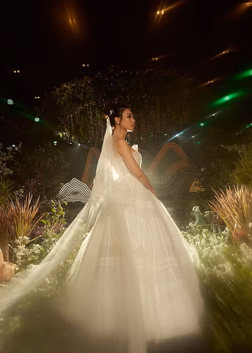 Đám cưới là cái kết đẹp cho chuyện tình của Đàm Thu Trang và Cường Đô la sau 2 năm hẹn hò.