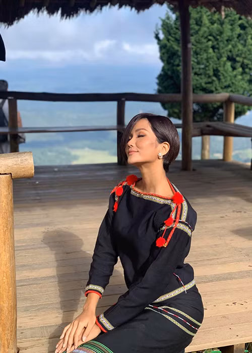 H’hen Niê chưa tiết lộ lý do vì sao làm gãy vương miện.