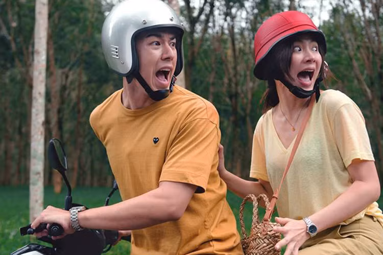 Năm 2019, mỹ nhân Thái Lan tiếp tục tỏa sáng nhờ vai diễn trong bộ phim điện ảnh gây sốt phòng vé “Yêu nhầm bạn thân”.