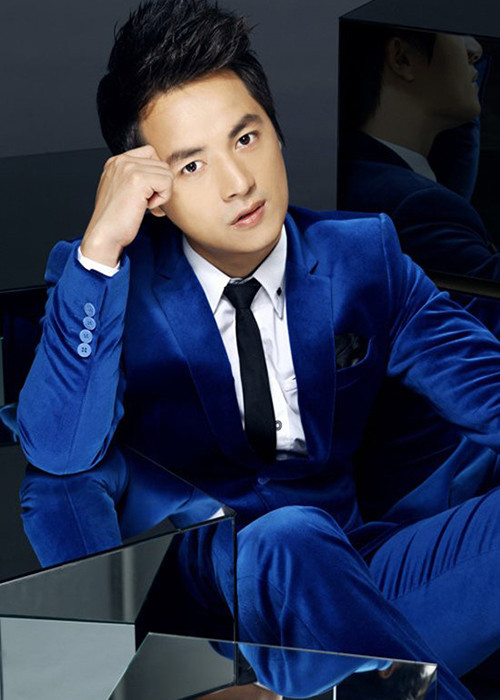 Qua camera, tên trộm ngang nhiên vào nhà của Đăng Khôi phá các lớp bảo vệ, lục tung các phòng tìm tài sản và cạy bung két sắt. Ảnh: Người đưa tin