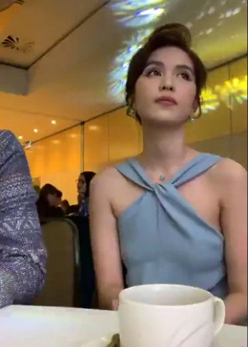 Hình ảnh mới đây của Ngọc Trinh khiến khán giả không khỏi ngỡ ngàng bởi cô để lộ vòng một lép kẹp. Ảnh: Gia đình Việt Nam