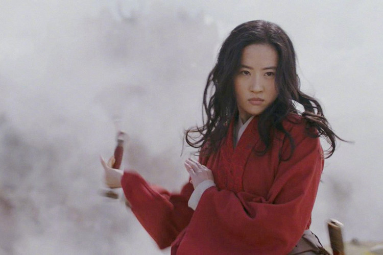 Ánh mắt của "thần tiên tỷ tỷ" xứ Trung bị nhận xét vô hồn và khuôn mặt đơ cứng, không đem đến cảm xúc cho người xem.