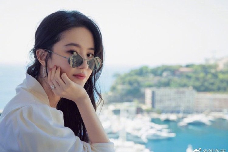 Thần tiên tỷ tỷ xứ Trung được khen nhan sắc đẹp tuyệt trần ở tuổi 32.