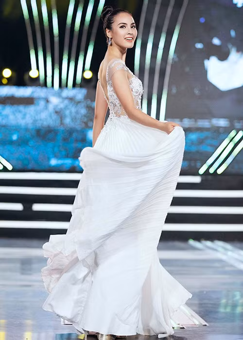 Tuy nhiên, chiều cao của Quỳnh Nga khá khiêm tốn với chỉ số 1m67.