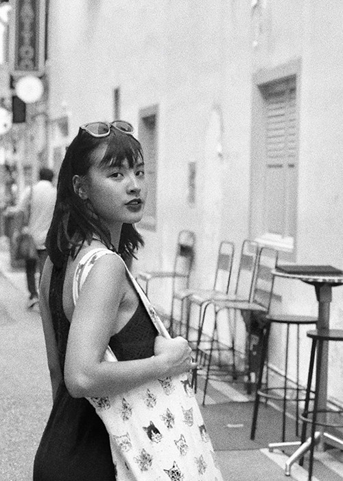 Cô đang là sinh viên năm 3 Đại học Ngoại thương chuyên ngành Kinh tế Đối ngoại.