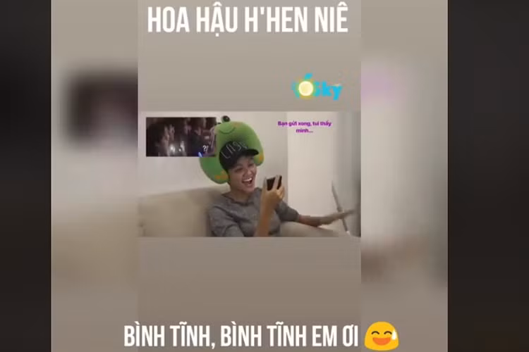 Khi xem phần trình diễn của Sơn Tùng M-TP, cô không kiềm chế được cảm xúc vui mừng, hạnh phúc. Ảnh: Yan