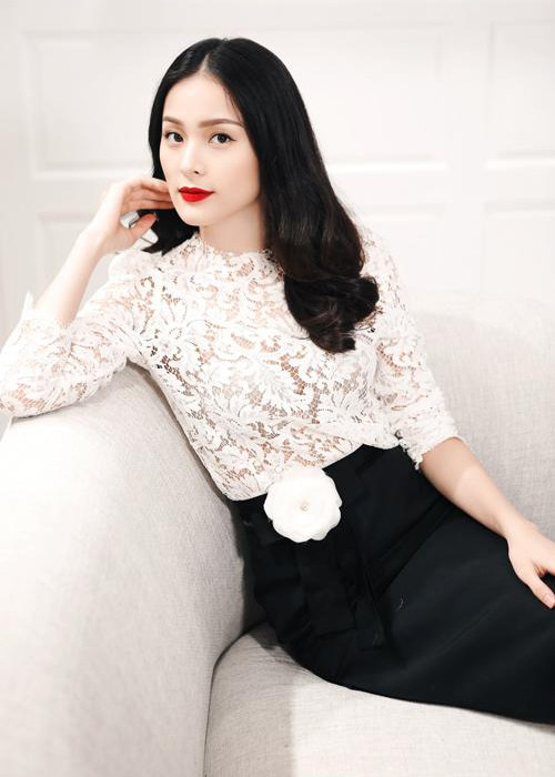Hạ Vi từng được khen nhan sắc vạn người mê cùng gu thời trang tinh tế.