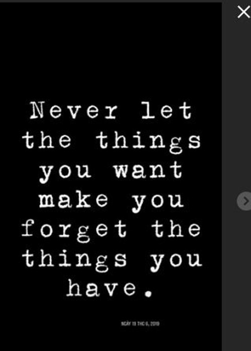 Trên Instagram, Hạ Vi còn viết dòng tiếng Anh với nội dung: "Đừng bao giờ để những điều bạn muốn làm bạn quên đi những điều bạn có".