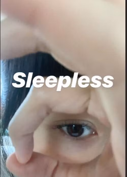 Khi đám cưới của Cường Đô la cận kề, Hạ Vi có những động thái gây chú ý. Mới nhất, cô than thở chuyện bị mất ngủ.