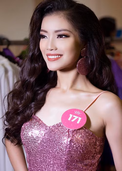 Nhiều khán giả cho rằng Bích Tuyền sở hữu gương mặt phù hợp với cuộc thi Miss Universe hơn là Miss World.