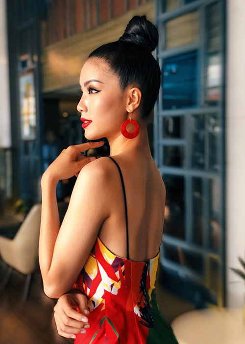 Người đẹp đến từ An Giang từng tham gia cuộc thi Hoa hậu Việt Nam 2018. Tại sân chơi này, cô lọt vào vòng chung khảo phía Nam.