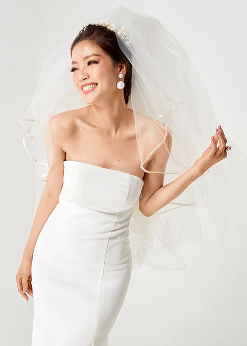 Người đẹp miền Tây sở hữu chiều cao khá khiêm tốn 1m68 nhưng vóc dáng gợi cảm cùng kỹ năng trình diễn khá tốt.