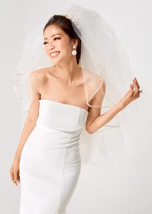 Người đẹp miền Tây sở hữu chiều cao khá khiêm tốn 1m68 nhưng vóc dáng gợi cảm cùng kỹ năng trình diễn khá tốt.