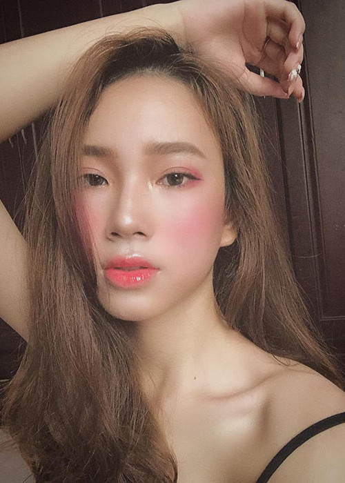 Không thể rời mắt trước vẻ gợi cảm của 9x có vòng eo 56 như Ngọc Trinh.