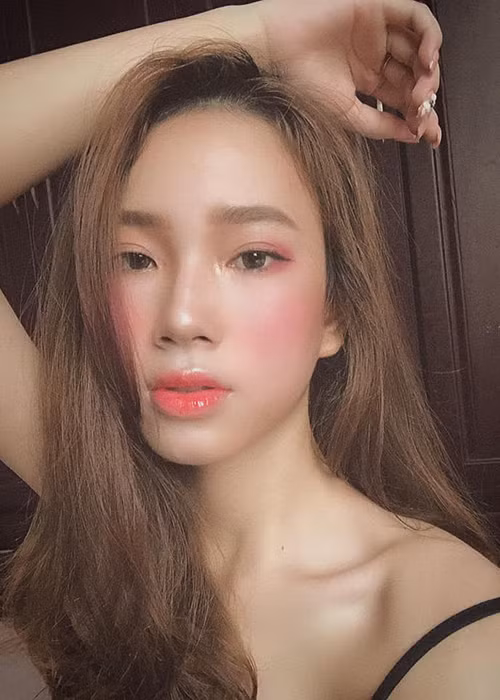 Không thể rời mắt trước vẻ gợi cảm của 9x có vòng eo 56 như Ngọc Trinh.