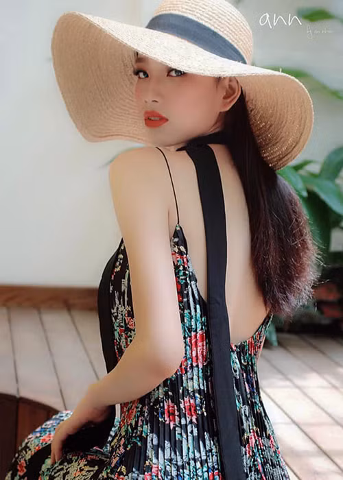 Ái Nhi đang làm người mẫu tự do nên cô có kinh nghiệm diễn xuất trước ống kính máy ảnh.