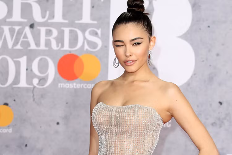 Madison thường đăng tải các bản cover lên trang cá nhân và chỉ nổi tiếng sau khi được Justin Bieber lăng xê nhiệt tình.