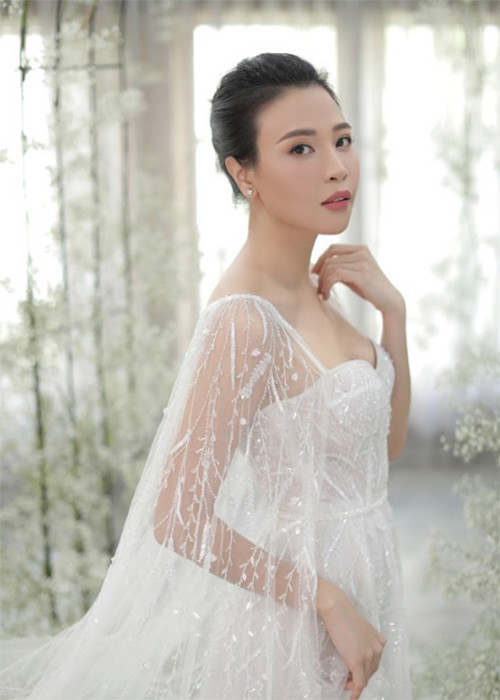 Mẫu váy giúp siết eo con kiến, tạo dáng ngực căng đầy cho cô dâu.