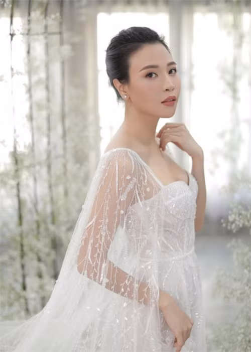 Mẫu váy giúp siết eo con kiến, tạo dáng ngực căng đầy cho cô dâu.