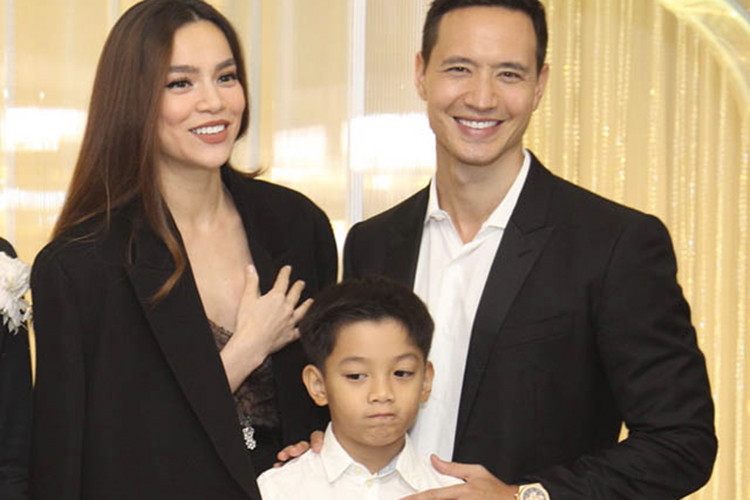 Hồ Ngọc Hà hiện hẹn hò Kim Lý. Mối tình này được gia đình hai bên lẫn công chúng ủng hộ. Gần đây, nữ ca sĩ bất ngờ tâm sự với con trai rằng cô chắc không cưới ai đâu bởi cô yêu con nhất và sợ đứng trước đám đông làm điều trọng đại. Ảnh: Dân Việt